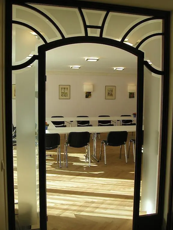 Hotel Cristal Nuremberg 3*,